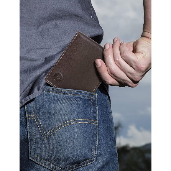 Timberland Men's Leather Wallet with Attached Flip Pocket - Picture 7 of 7